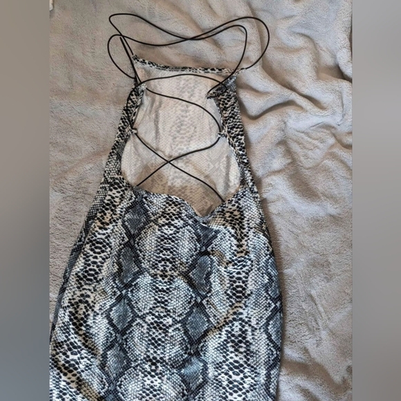 Snakeskin gray mini dress - Picture 3 of 4